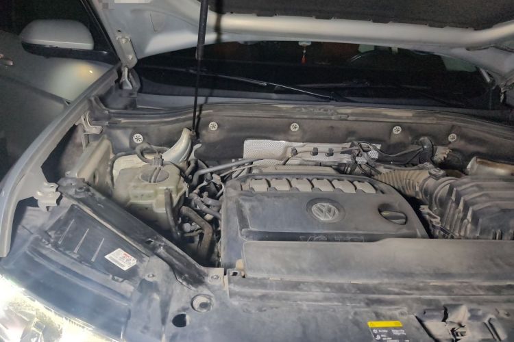 Used Volkswagen Teramont 2017 530 V6 Four-Wheel Drive Flagship Edition Engine Bay Right