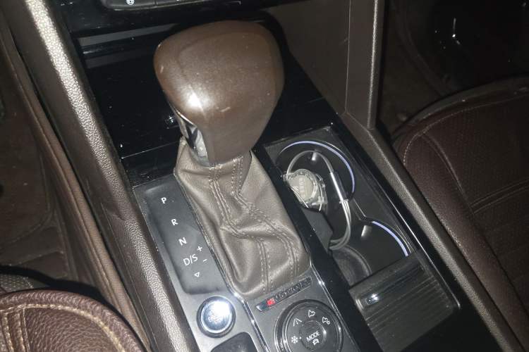 Used Volkswagen Teramont 2017 380TSI Four-Wheel Drive Flagship Edition Gear Lever