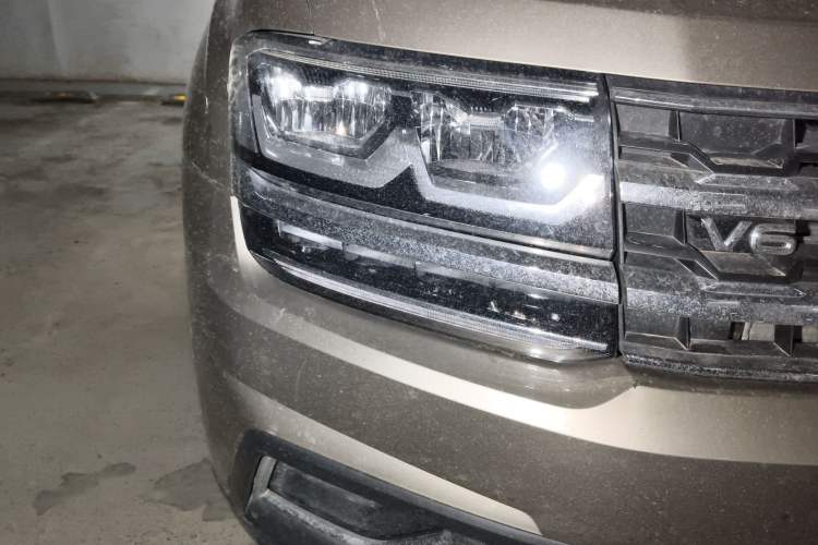 Used Volkswagen Teramont 2017 530 V6 Four-Wheel Drive Luxury Edition Right Front Headlight