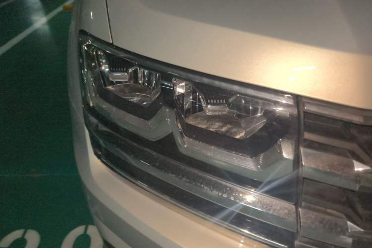 Used Volkswagen Teramont 2017 530 V6 Four-Wheel Drive Flagship Edition Right Front Headlight