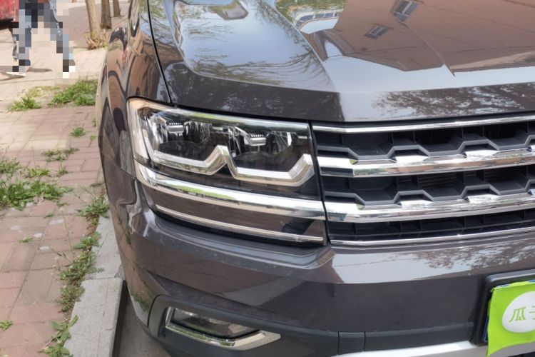 Used Volkswagen Teramont 2017 330TSI Two-Wheel-Drive Luxury Edition Right Front Headlight