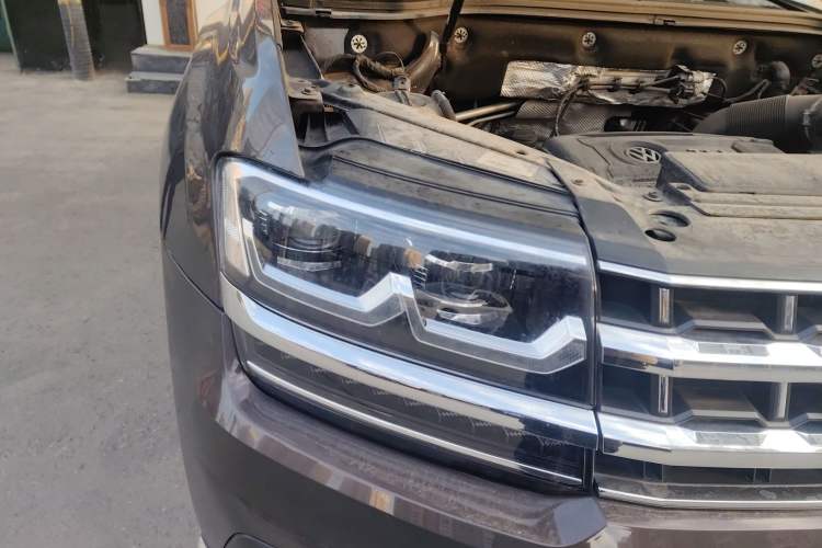 Used Volkswagen Teramont 2017 380TSI Four-Wheel Drive Flagship Edition Right Front Headlight