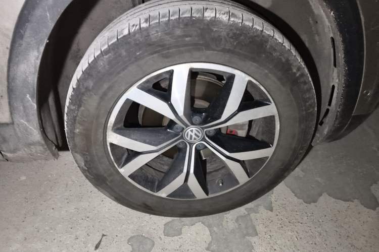 Used Volkswagen Teramont 2017 530 V6 Four-Wheel Drive Luxury Edition Right Front Wheel Hub