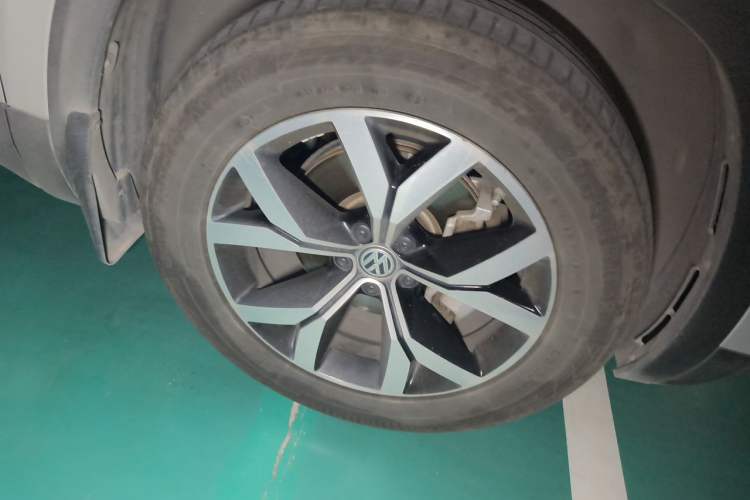 Used Volkswagen Teramont 2017 530 V6 Four-Wheel Drive Flagship Edition Right Front Wheel Hub