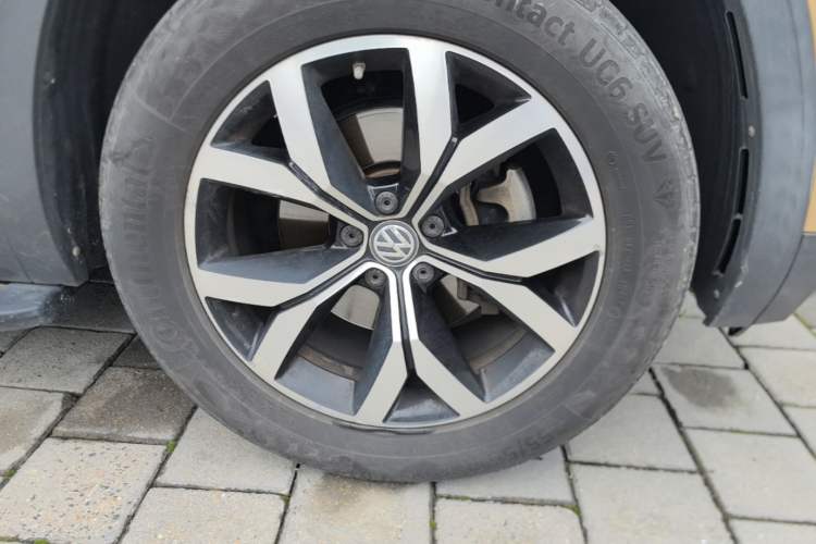 Used Volkswagen Teramont 2017 380TSI Four-Wheel Drive Luxury Edition Right Front Wheel Hub