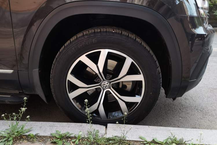 Used Volkswagen Teramont 2017 330TSI Two-Wheel-Drive Luxury Edition Right Front Wheel Hub