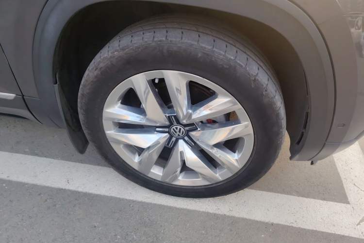 Used Volkswagen Teramont 2017 380TSI Four-Wheel Drive Flagship Edition Right Front Wheel Hub