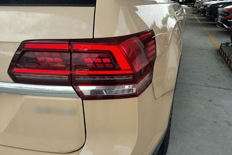 Used Volkswagen Teramont 2017 380TSI Four-Wheel Drive Flagship Edition Right Rear Taillight