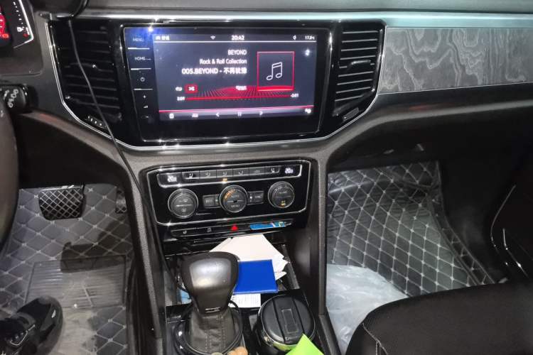 Used Volkswagen Teramont 2019 530 V6 Four-Wheel Drive Flagship Version China V Standard Audio And AC Panel
