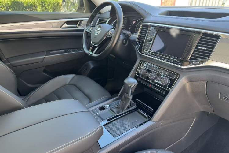 Used Volkswagen Teramont 2019 330TSI Two-Wheel-Drive Luxury Edition China VI Standard Audio And AC Panel