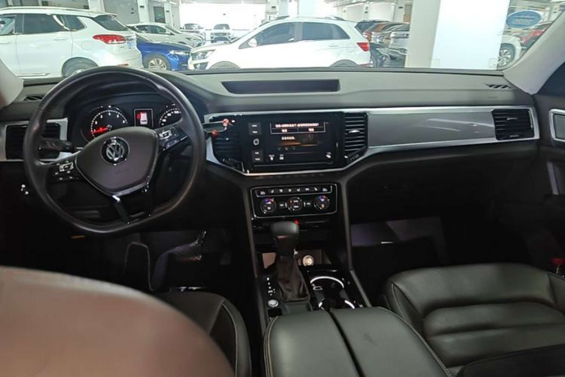 Used Volkswagen Teramont 2019 330TSI Two-Wheel-Drive Luxury Edition China V Standard Center Console