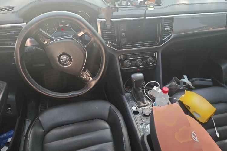 Used Volkswagen Teramont  Center Console