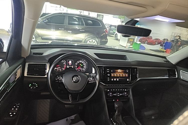 Used Volkswagen Teramont 2019 330TSI Two-Wheel-Drive Luxury Edition China VI Standard Center Console