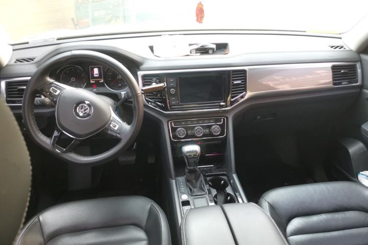 Used Volkswagen Teramont 2019 330TSI Two-Wheel-Drive Luxury Edition China VI Standard Center Console