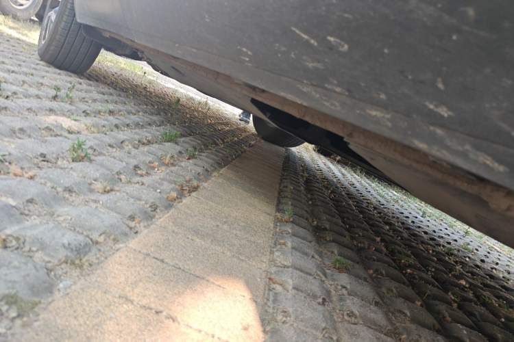 Used Volkswagen Teramont  Chassis Front Right