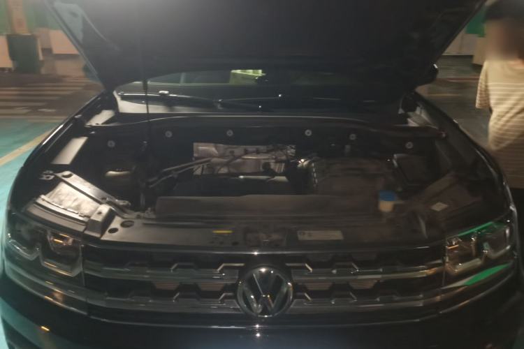 Used Volkswagen Teramont 2019 330TSI Two-Wheel-Drive Luxury Edition China V Standard Engine Bay