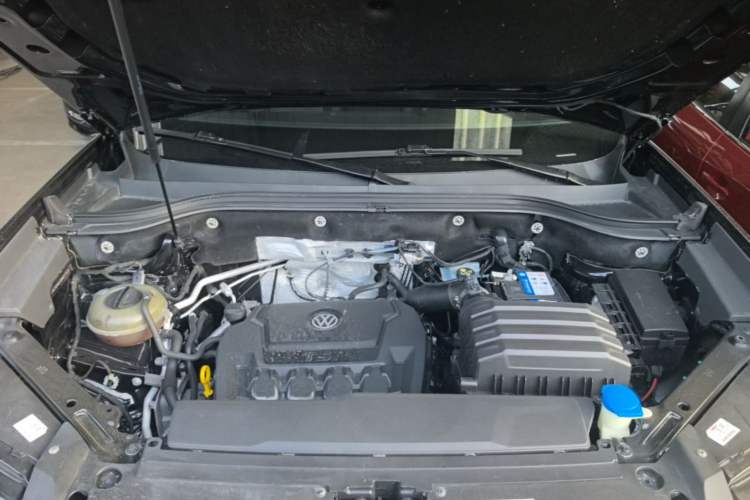 Used Volkswagen Teramont 2019 330TSI Two-Wheel-Drive Luxury Edition China V Standard Engine Bay