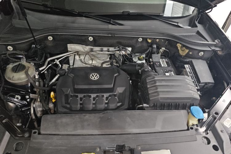 Used Volkswagen Teramont 2019 330TSI Two-Wheel-Drive Luxury Edition China V Standard Engine Bay