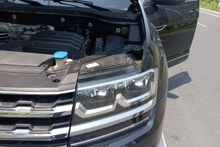 Used Volkswagen Teramont 2019 330TSI Two-Wheel-Drive Luxury Edition China VI Standard Engine Bay Left