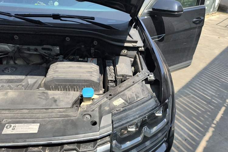Used Volkswagen Teramont 2019 330TSI Two-Wheel-Drive Luxury Edition China V Standard Engine Bay Left