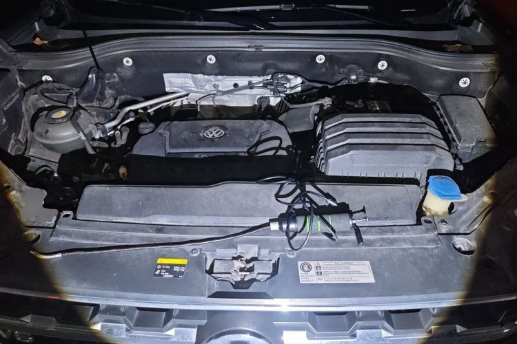 Used Volkswagen Teramont 2019 330TSI Two-Wheel-Drive Luxury Edition China VI Standard Engine Bay