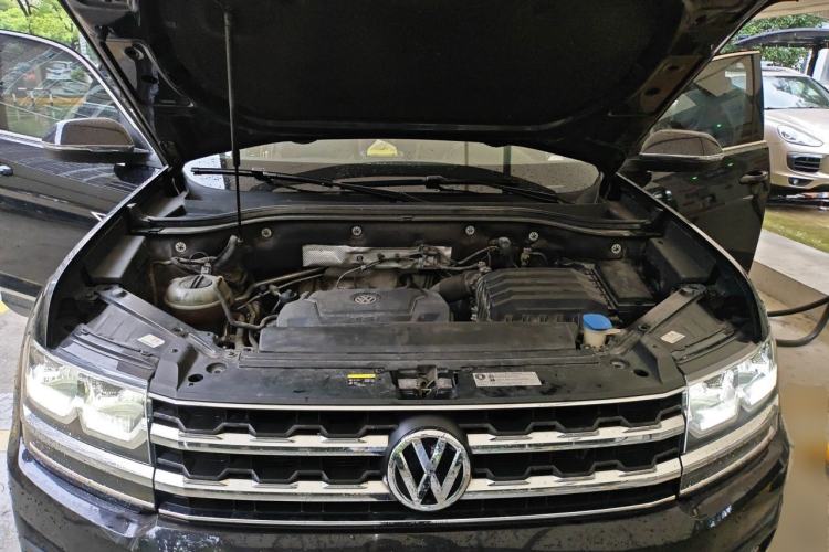 Used Volkswagen Teramont 2019 330TSI Two-Wheel-Drive Luxury Edition China VI Standard Engine Bay
