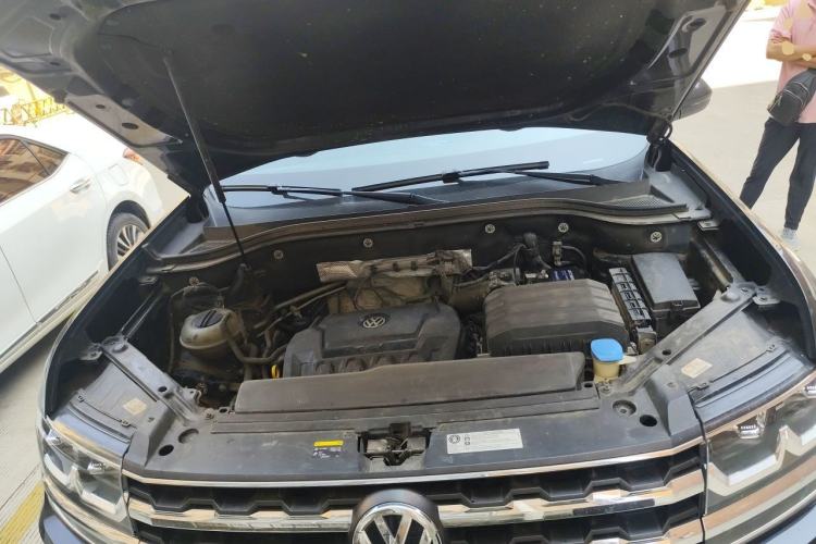 Used Volkswagen Teramont 2019 330TSI Two-Wheel-Drive Luxury Edition China V Standard Engine Bay