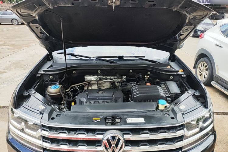 Used Volkswagen Teramont 2019 330TSI Two-Wheel-Drive Luxury Edition China V Standard Engine Bay