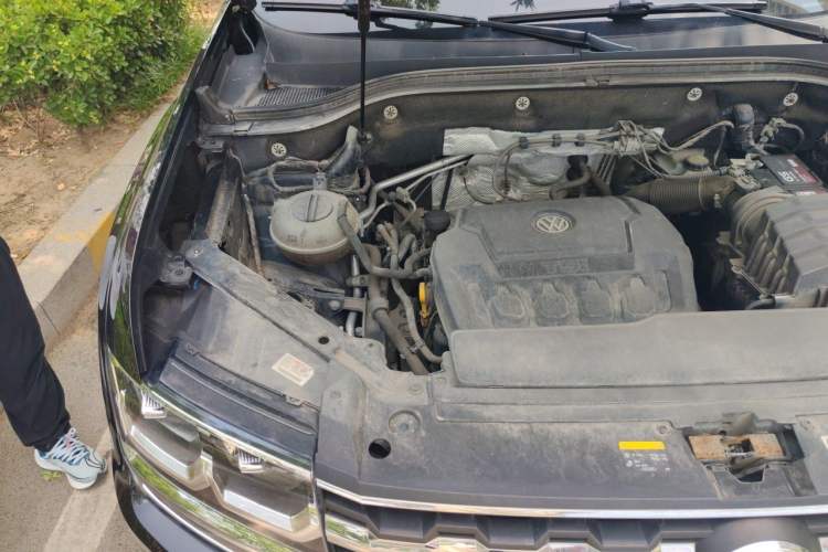 Used Volkswagen Teramont 2019 330TSI Two-Wheel-Drive Luxury Edition China V Standard Engine Bay Right