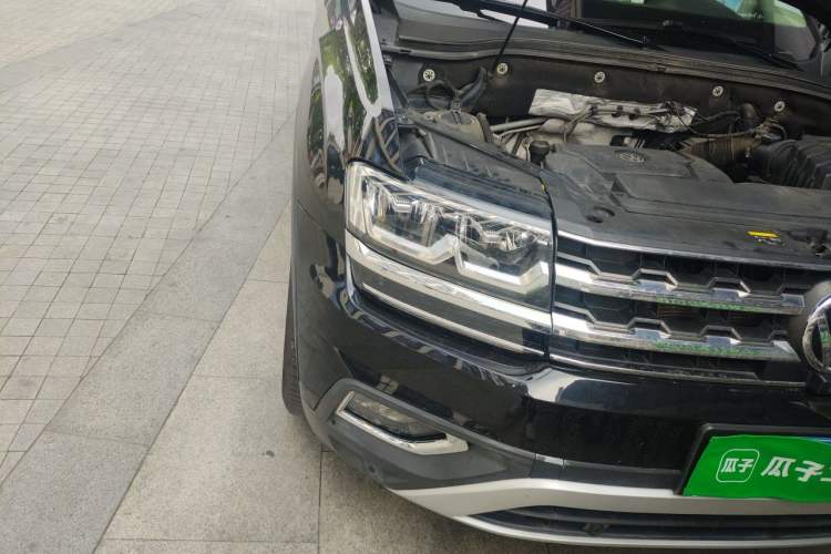 Used Volkswagen Teramont 2019 330TSI Two-Wheel-Drive Luxury Edition China VI Standard Engine Bay Right