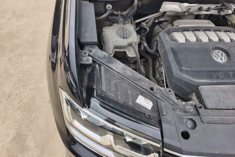 Used Volkswagen Teramont 2019 530 V6 Four-Wheel Drive Luxury Edition China V Standard Engine Bay Right