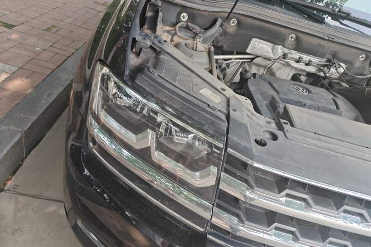 Used Volkswagen Teramont 2019 330TSI Two-Wheel-Drive Luxury Edition China VI Standard Engine Bay Right