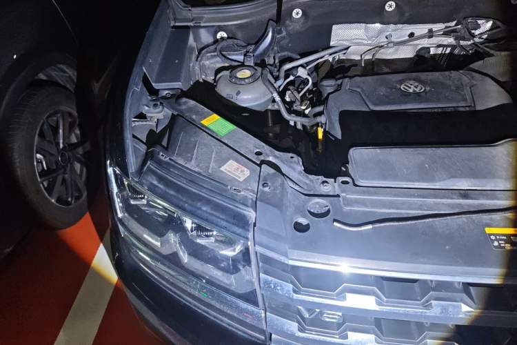 Used Volkswagen Teramont 2019 330TSI Two-Wheel-Drive Luxury Edition China VI Standard Engine Bay Right