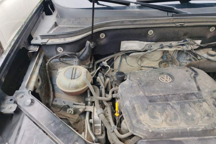Used Volkswagen Teramont 2019 330TSI Two-Wheel-Drive Luxury Edition China VI Standard Engine Bay Right