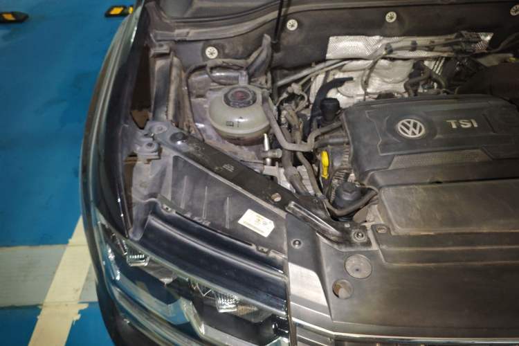 Used Volkswagen Teramont 2019 380TSI Four-Wheel Drive Comfort Edition China VI Standard Engine Bay Right