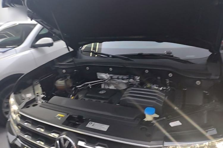 Used Volkswagen Teramont 2019 330TSI Two-Wheel-Drive Luxury Edition China V Standard Engine Bay