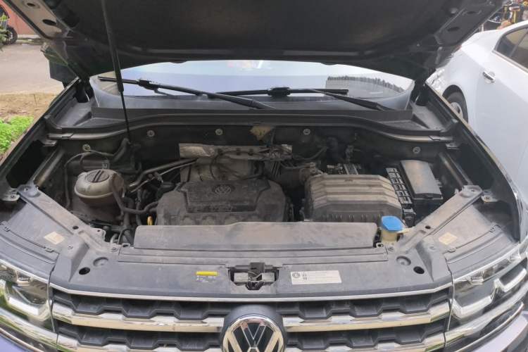 Used Volkswagen Teramont 2019 330TSI Two-Wheel-Drive Luxury Edition China V Standard Engine Bay