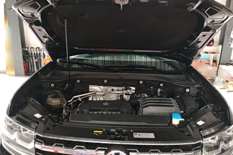 Used Volkswagen Teramont 2019 330TSI Two-Wheel-Drive Luxury Edition China V Standard Engine Bay