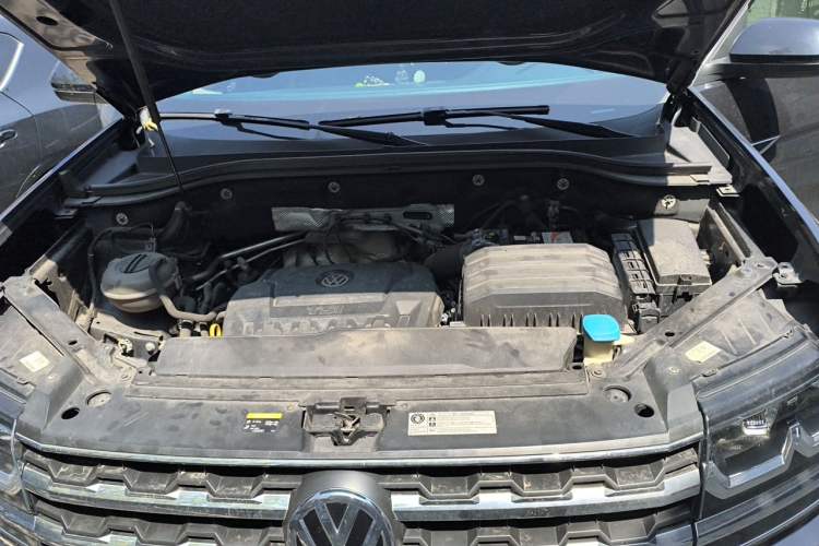 Used Volkswagen Teramont 2019 330TSI Two-Wheel-Drive Luxury Edition China V Standard Engine Bay