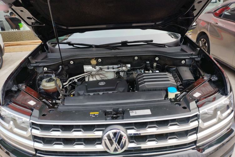 Used Volkswagen Teramont 2019 330TSI Two-Wheel-Drive Luxury Edition China V Standard Engine Bay