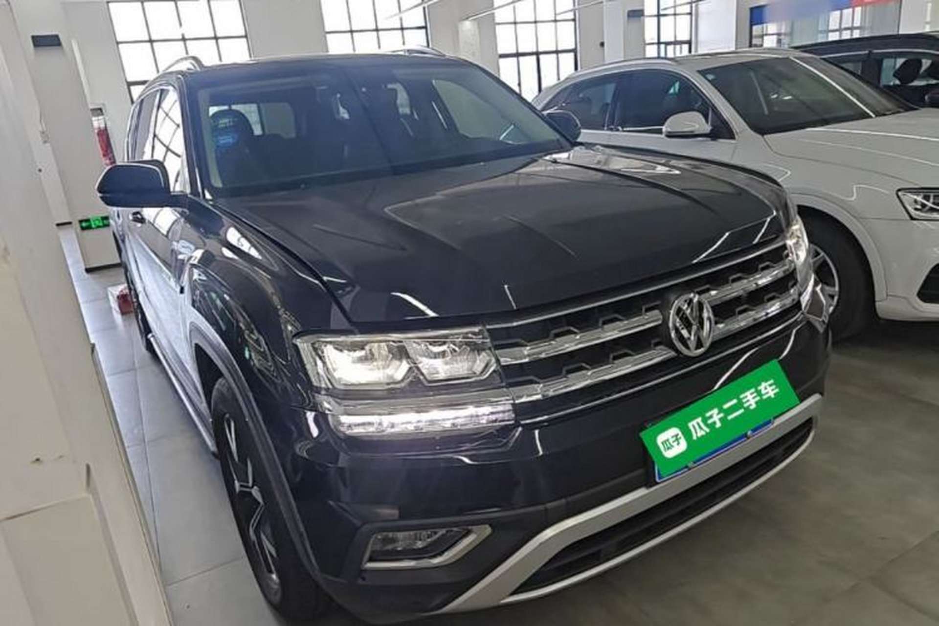 Used Volkswagen Teramont 2019 330TSI Two-Wheel-Drive Luxury Edition China V Standard Front Right 45 Deg