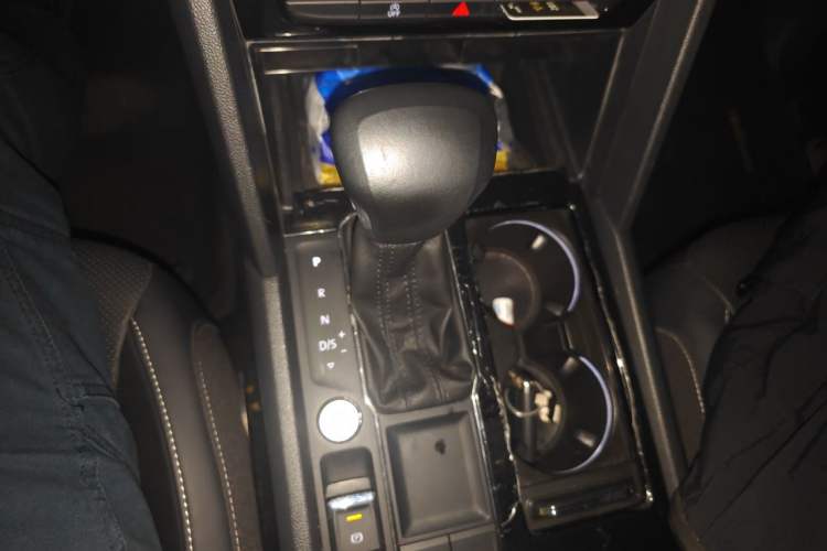 Used Volkswagen Teramont 2019 330TSI Two-Wheel-Drive Luxury Edition China V Standard Gear Lever