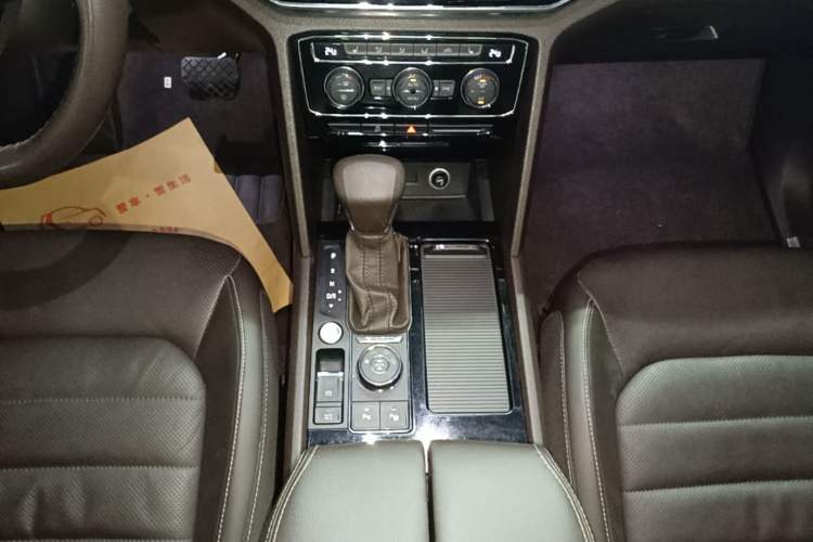 Used Volkswagen Teramont 2019 380TSI Four-Wheel Drive Luxury Version China V Standard Gear Lever