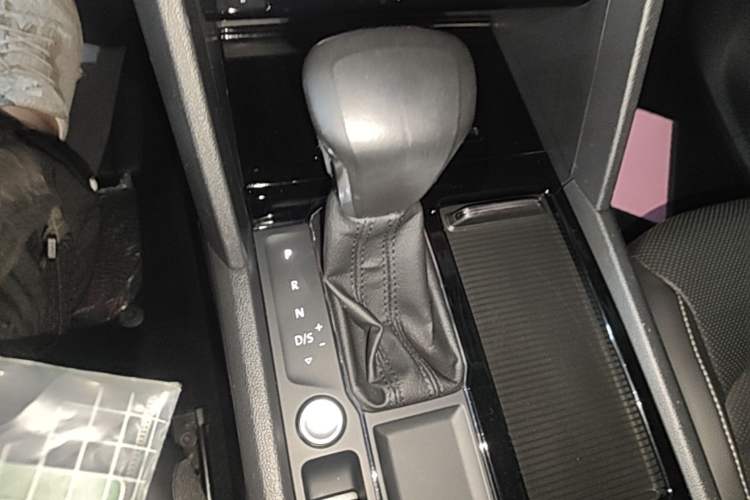 Used Volkswagen Teramont 2019 330TSI Two-Wheel-Drive Luxury Edition China VI Standard Gear Lever