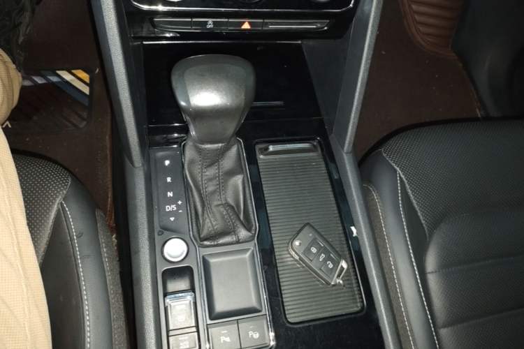 Used Volkswagen Teramont 2019 330TSI Two-Wheel-Drive Luxury Edition China V Standard Gear Lever