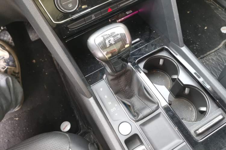 Used Volkswagen Teramont 2019 330TSI Two-Wheel-Drive Luxury Edition China VI Standard Gear Lever
