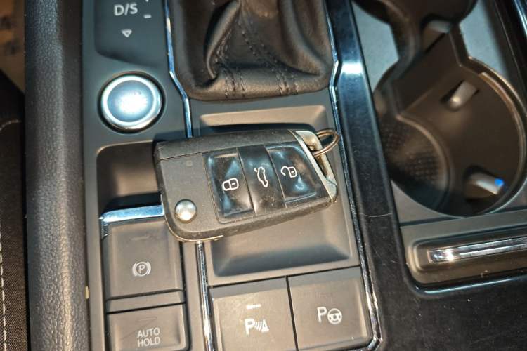Used Volkswagen Teramont 2019 330TSI Two-Wheel-Drive Luxury Edition China VI Standard Interior 1