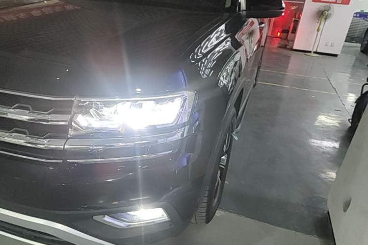 Used Volkswagen Teramont 2019 330TSI Two-Wheel-Drive Luxury Edition China VI Standard Left Front Headlight