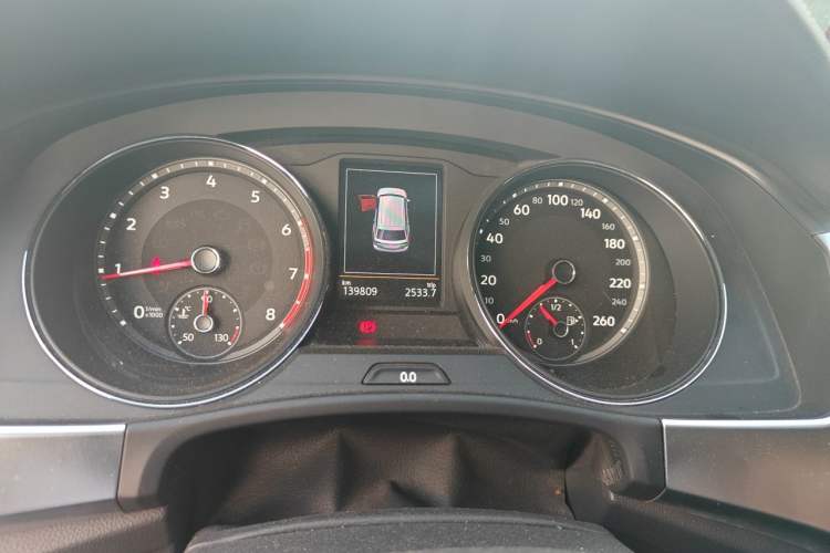 Used Volkswagen Teramont  Odometer Close Up