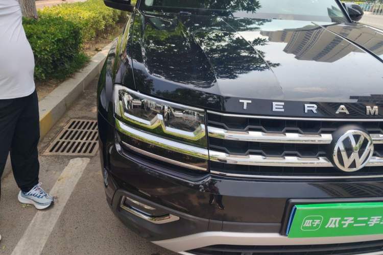 Used Volkswagen Teramont 2019 330TSI Two-Wheel-Drive Luxury Edition China V Standard Right Front Headlight